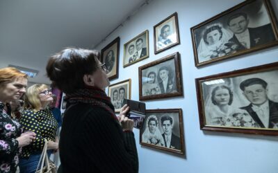 Fotorelacja: wystawa „Monidła, czyli dawne portrety ślubne” do połowy marca 2023 w sokólskim muzeum