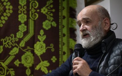 KRZACZKI, GAŁĄZKI, RÓŻE… – O TAJEMNICACH TKANINY DWUOSNOWOWEJ (FOTORELACJA)