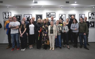 Wernisaż wystawy obrazów z płyt winylowych Agi Krysiuk