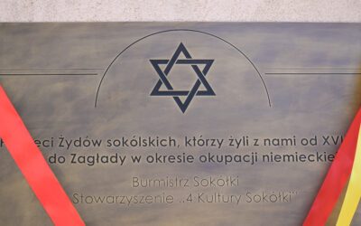 Relacja z odsłonięcia tablicy pamiątkowej poświęconej społeczności żydowskiej