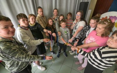 Kolejna grupa warsztatowiczów poznawała podstawy tkania krajek – EtnoPolska. Edycja ’25
